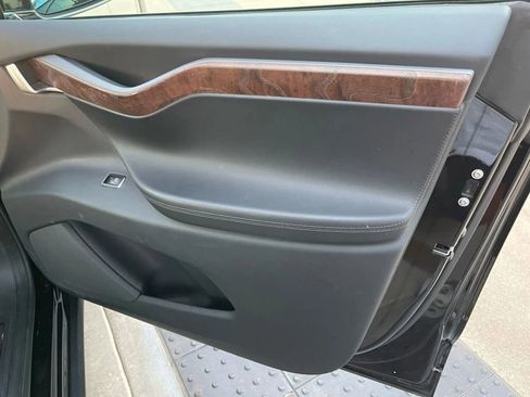 Used 2020 Tesla Model X Long Range image 16