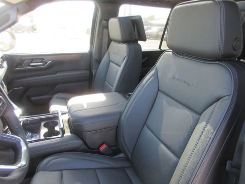 New 2026 GMC Yukon Denali w/ Denali Reserve Package AWD/4WD image 12