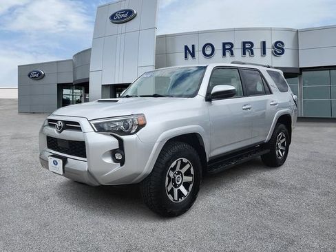 Used 2024 Toyota 4Runner TRD Off-Road AWD/4WD image 2