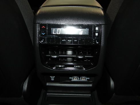 Used 2025 Jeep Grand Cherokee L Limited w/ Black Appearance Package image 30