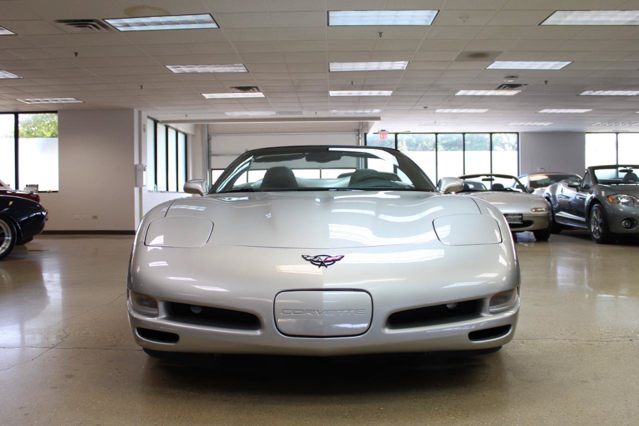 Used 2004 Chevrolet Corvette Convertible w/ Preferred Equipment Group RWD image 31