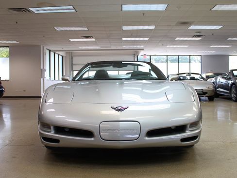 Used 2004 Chevrolet Corvette Convertible w/ Preferred Equipment Group RWD image 31