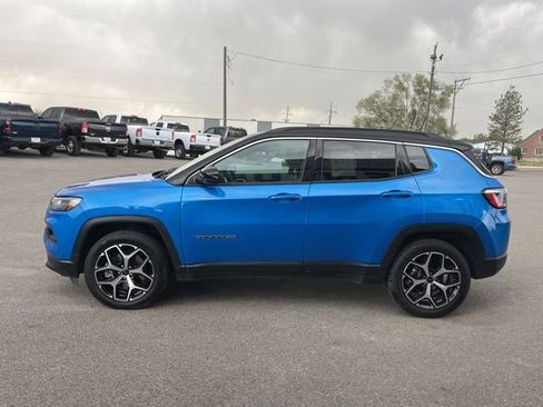 Used 2025 Jeep Compass Limited AWD/4WD image 7