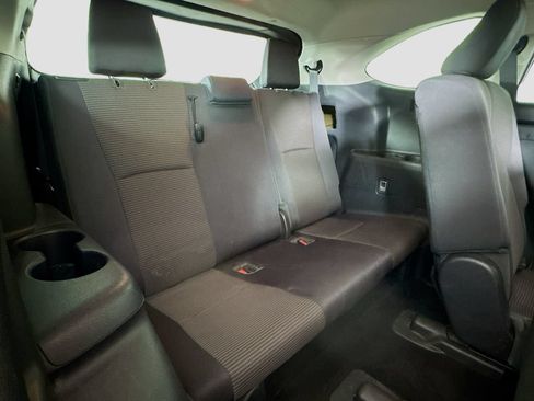 Used 2020 Toyota Highlander LE FWD image 30