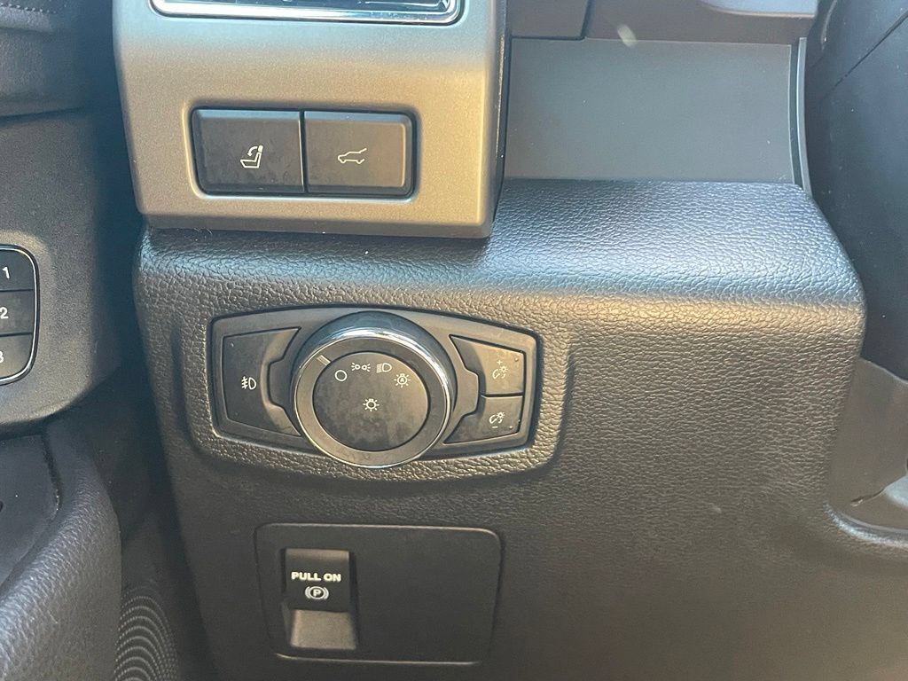 Used 2020 Ford Expedition XLT w/ Equipment Group 202A RWD image 15