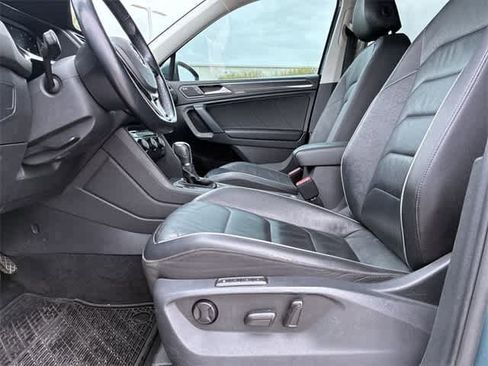 Used 2019 Volkswagen Tiguan SEL Premium image 18