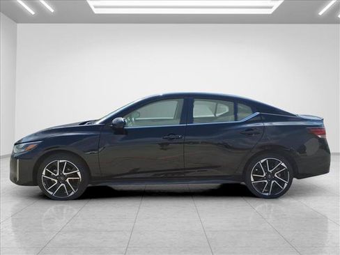 Used 2025 Nissan Sentra SR FWD image 6
