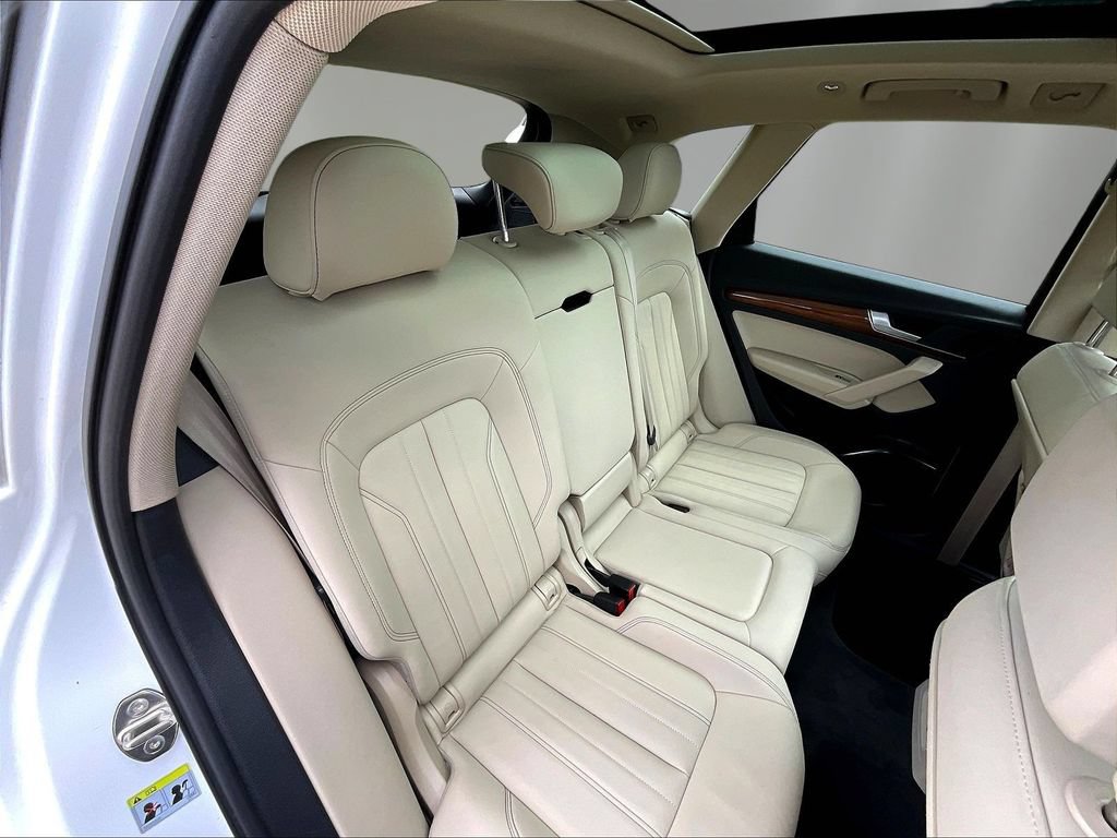 Used 2022 Audi Q5 2.0T Premium w/ Convenience Package AWD/4WD image 25
