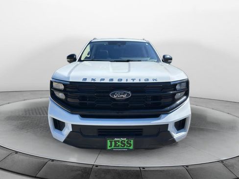 Used 2025 Ford Expedition Active AWD/4WD image 3