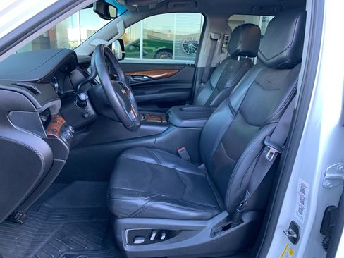 Used 2017 Cadillac Escalade ESV 4WD image 23