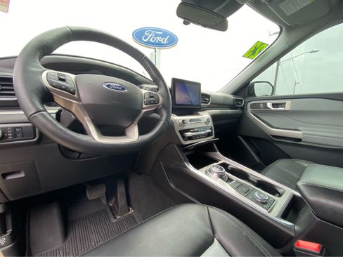 Used 2023 Ford Explorer XLT w/ Equipment Group 202A AWD/4WD image 27
