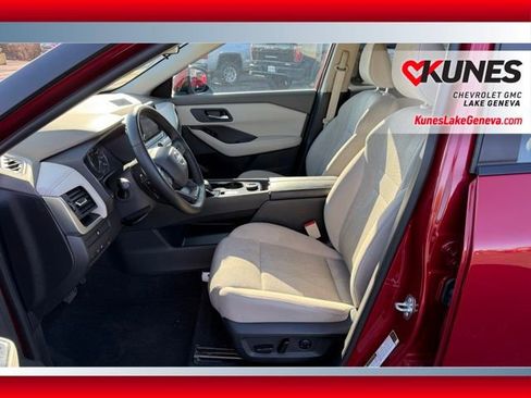 Used 2025 Nissan Rogue SV AWD/4WD image 13