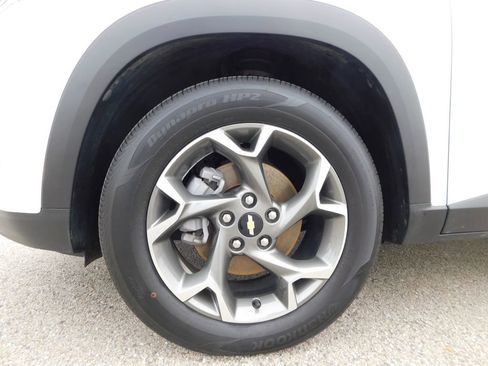 Used 2025 Chevrolet Trax LT w/ LT Convenience Package FWD image 10