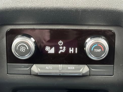 Used 2024 GMC Acadia Elevation image 27