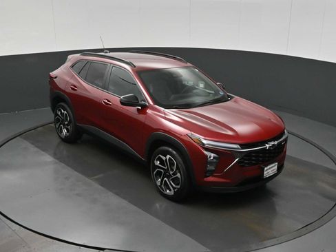 Used 2025 Chevrolet Trax RS w/ Driver Confidence Package image 10