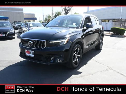 Used 2023 Volvo XC40 B5 Plus AWD/4WD image 1