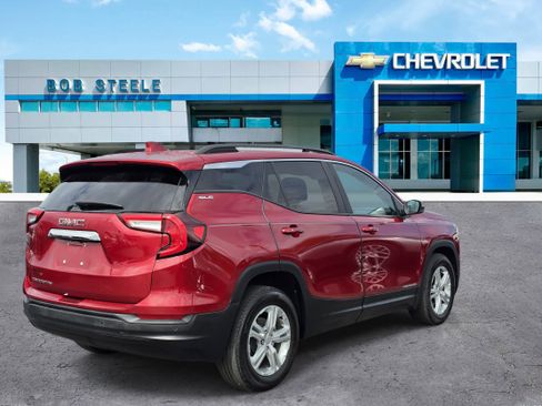 Certified 2024 GMC Terrain SLE w/ Driver Convenience Package FWD image 4
