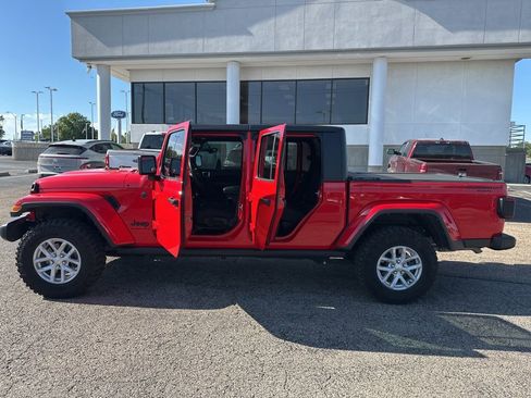 Used 2023 Jeep Gladiator Sport AWD/4WD image 4