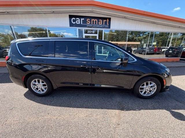 Used 2023 Chrysler Pacifica Touring-L FWD image 8