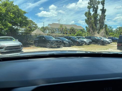 Used 2025 Nissan Pathfinder SV FWD image 17