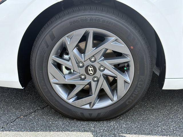 New 2026 Hyundai Elantra Hybrid FWD image 13