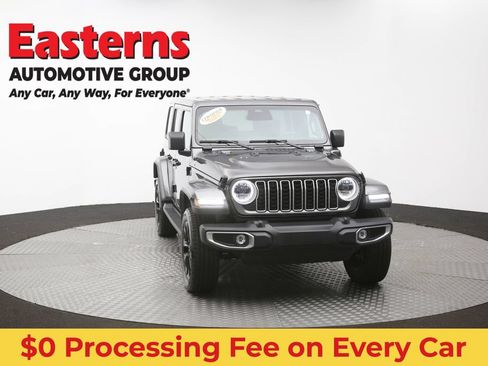 Used 2025 Jeep Wrangler Unlimited Sahara AWD/4WD image 47