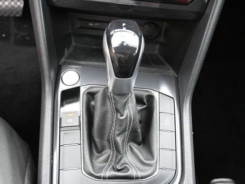 Used 2023 Volkswagen Tiguan SE w/ Panoramic Sunroof Package FWD image 25