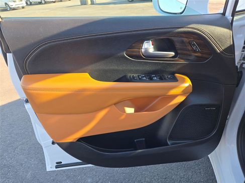 Certified 2022 Chrysler Pacifica Pinnacle image 28