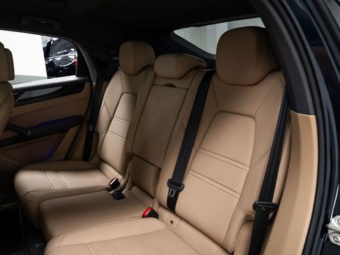 Used 2021 Porsche Cayenne S w/ Premium Package Plus AWD/4WD image 19