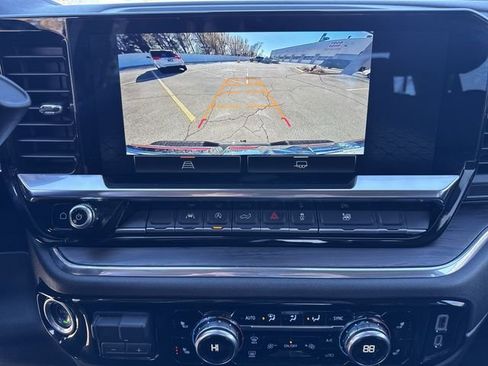 Used 2025 GMC Sierra 1500 SLT image 15