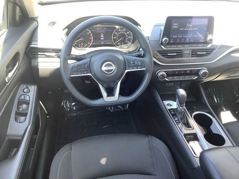 Used 2024 Nissan Altima 2.5 SV FWD image 10