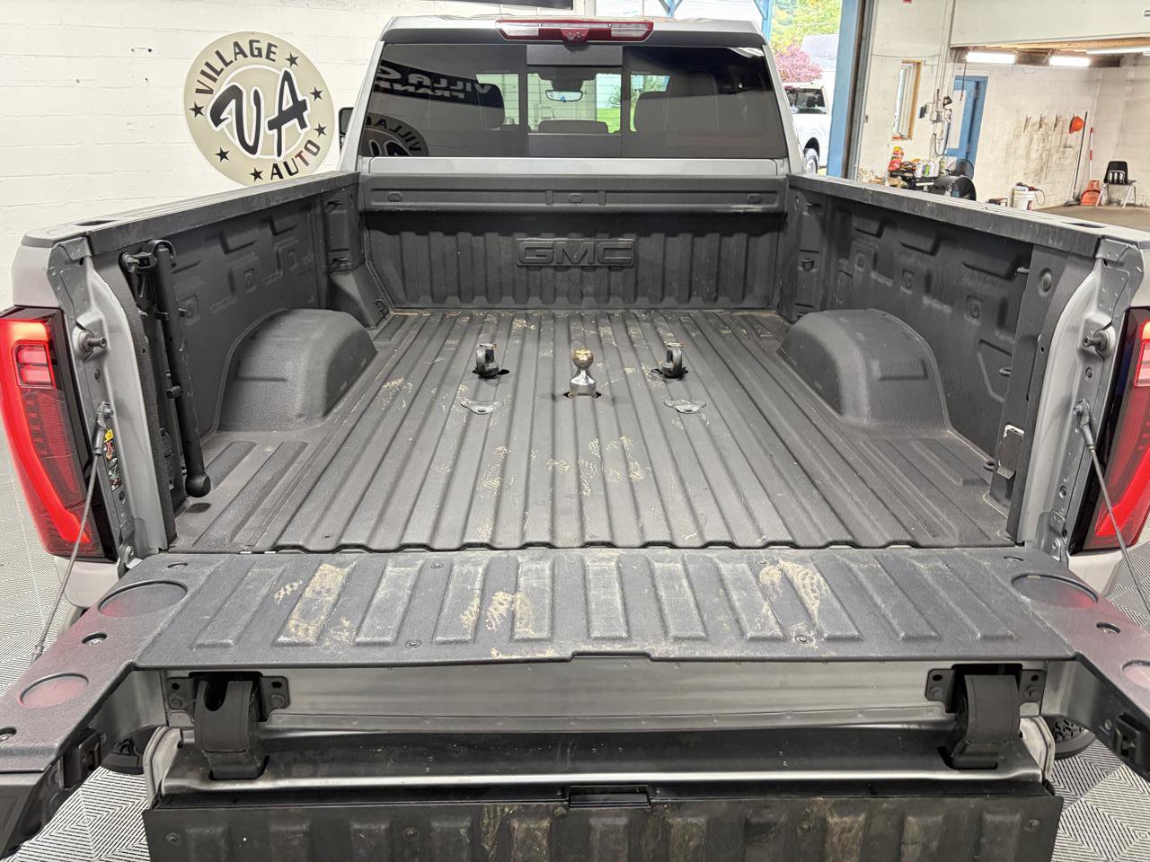 Used 2025 GMC Sierra 3500 Denali Ultimate AWD/4WD image 5