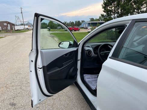Used 2018 Hyundai Kona SE FWD image 7