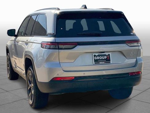 New 2025 Jeep Grand Cherokee Altitude image 12