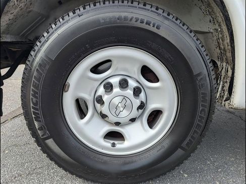 Used 2019 Chevrolet Express 2500 w/ Safety Package image 25