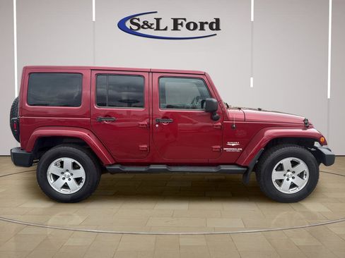 Used 2012 Jeep Wrangler Unlimited Sahara w/ Dual Top Group AWD/4WD image 10