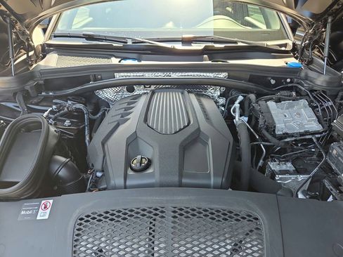 Certified 2026 Porsche Macan AWD/4WD image 32