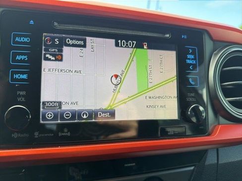 Used 2016 Toyota Tacoma TRD Off-Road AWD/4WD image 28