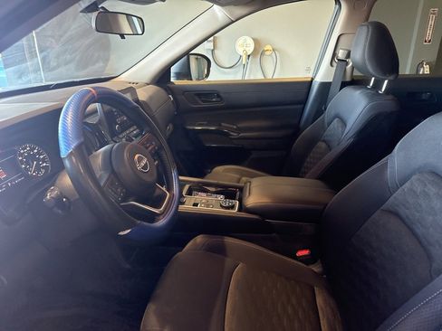 Used 2024 Nissan Pathfinder SV image 21