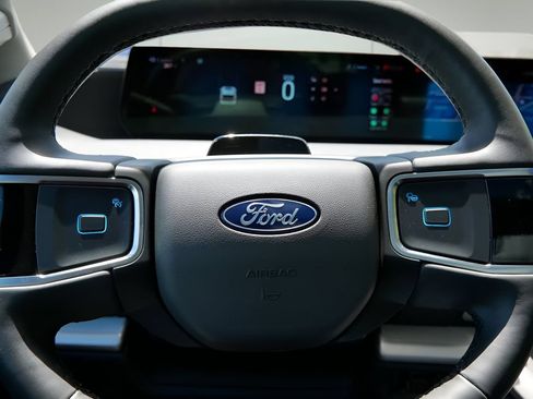 Used 2025 Ford Expedition Active AWD/4WD image 20