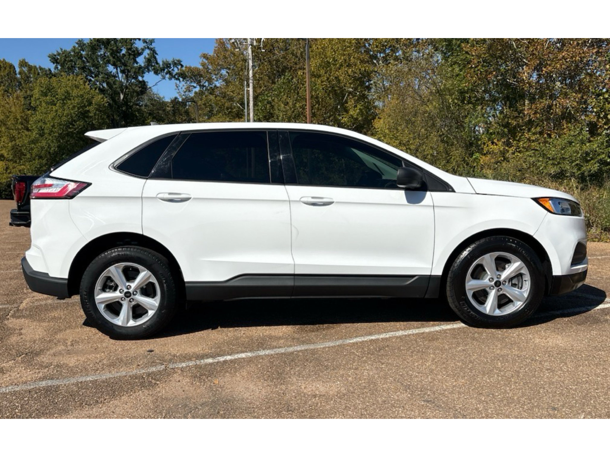Used 2024 Ford Edge SE AWD/4WD image 2