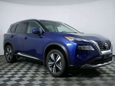 Used 2022 Nissan Rogue SL w/ SL Premium Package image 2