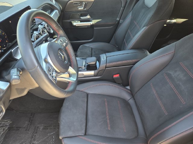 Used 2023 Mercedes-Benz GLB 250 w/ AMG Line image 7