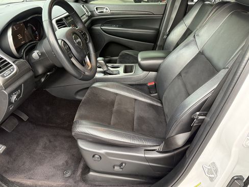 Used 2018 Jeep Grand Cherokee Altitude AWD/4WD image 11