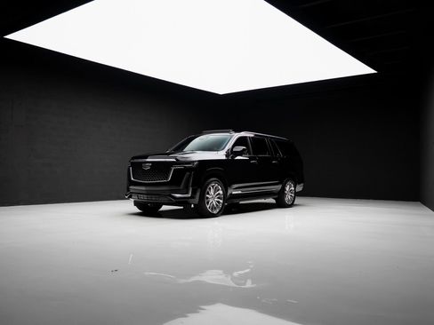 Used 2023 Cadillac Escalade ESV Premium Luxury w/ LPO, Floor Liner Package AWD/4WD image 85
