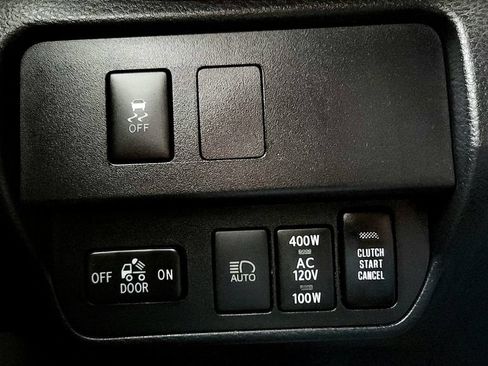 Used 2021 Toyota Tacoma TRD Off-Road w/ Technology Package AWD/4WD image 31