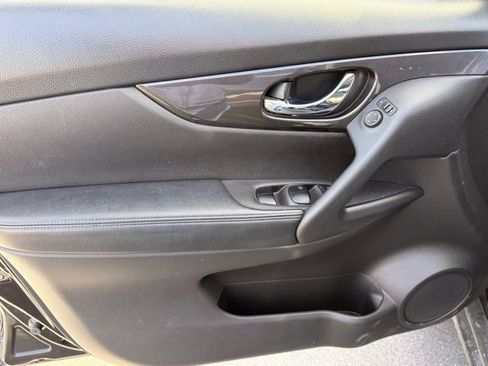 Certified 2019 Nissan Rogue SV image 11