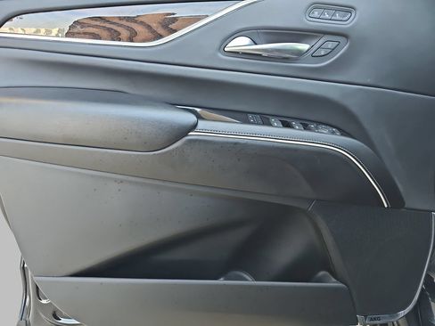 Used 2021 Cadillac Escalade Premium Luxury Platinum AWD/4WD image 26