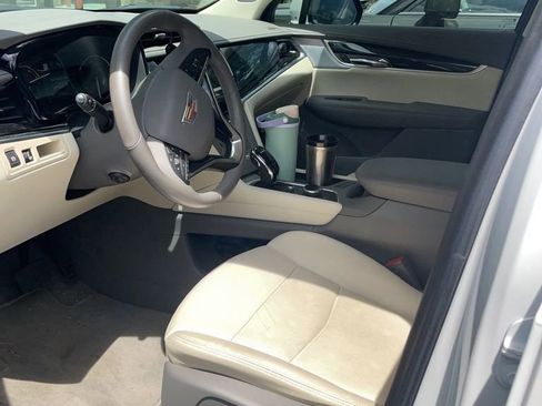 Used 2024 Cadillac XT6 Premium Luxury FWD image 11