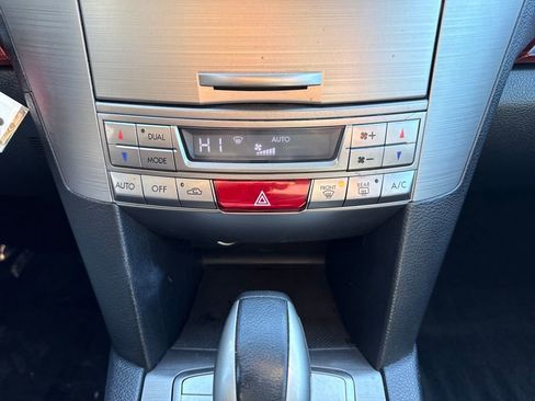 Used 2010 Subaru Outback 2.5i Limited image 22